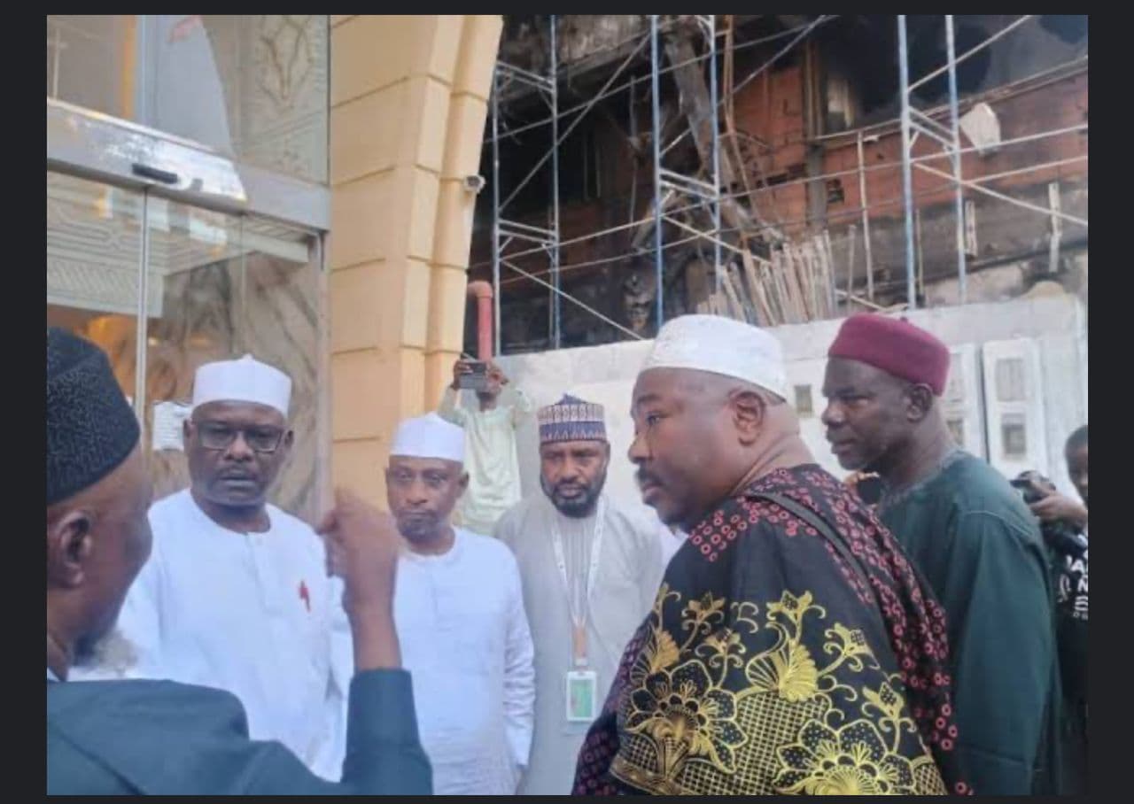 SENATE COMMITTEE VISITS PILGRIM'S HOTEL AFFECTED BY FIRE.